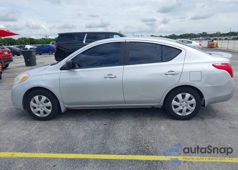2013 Nissan Versa 1.6 Sv z USA, uszkodzony, nr VIN 3N1CN7AP5DL819164